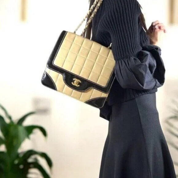 Authentic CHANEL CC Lambskin Patent Chocolate Bar Flap Bag Chain Beige Black - Picture 5 of 15